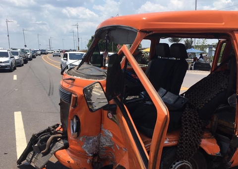 Idoso morre em hospital após acidente entre táxi e Kombi na AM-070