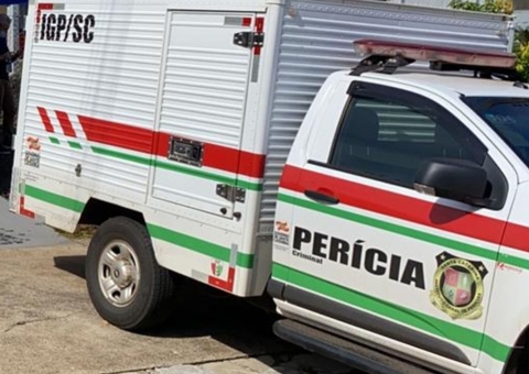 Mãe mata bebê pisoteado durante parto no quintal de casa