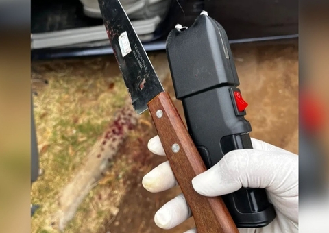 Ex-marido esfaqueia e dá choques em ex-mulher dentro de carro