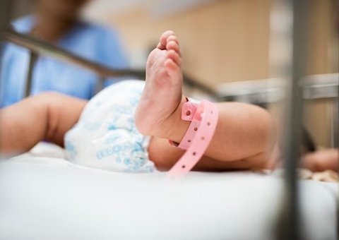 Família será indenizada após pai morrer de AVC ao saber que filha foi trocada na maternidade