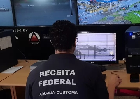 Agentes da Receita Federal encontram corpo dentro de contêiner durante inspeção