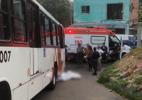 Motociclista morre após ser atropelado e arrastado por ônibus em acidente em Manaus