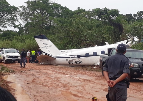 Avião com turistas cai em Barcelos, no Amazonas