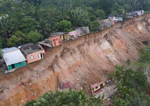 Novas imagens mostram destruição e risco de novo deslizamento em Manicoré 