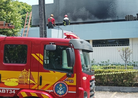 Incêndio atinge clínica em Manaus e assusta pacientes e funcionários