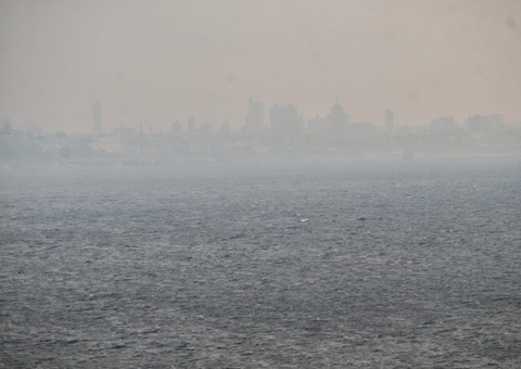 Fumaça e chuva deixam Manaus sem visibilidade e voos são alterados no Aeroporto Eduardo Gomes