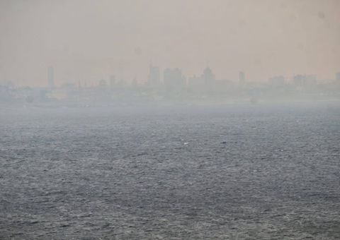 Manaus amanhece abafada por fumaça e deve ter calor de 42ºC hoje 