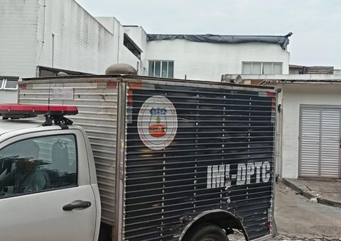 Moradores encontram homem morto no meio da rua em Manaus