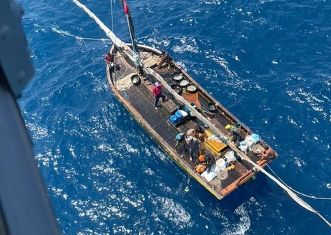 Pescadores são resgatados após ficarem dias à deriva na costa do Nordeste