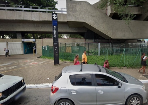 Mulher empurra namorado de passarela durante briga e homem morre ao cair de 15 metros