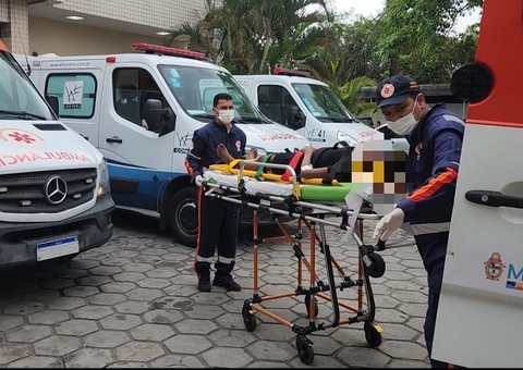 Casal suspeito de assalto a ônibus é espancado em Manaus