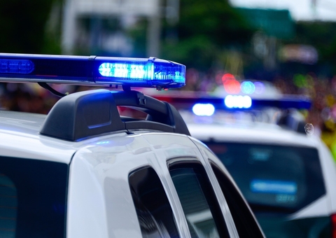 Homem é agredido por populares após matar homem e atirar em mulher