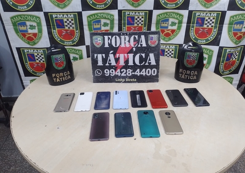 Dupla é presa com vários celulares após assalto a rota em Manaus