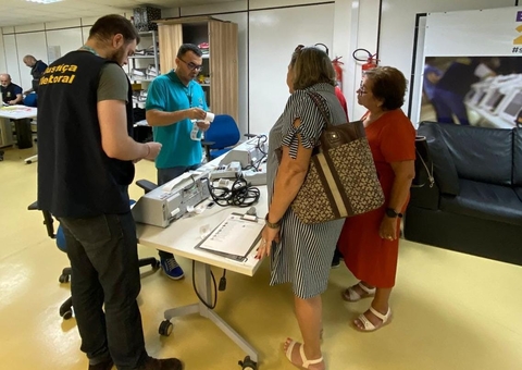 Urnas eletrônicas são fiscalizadas para eleição dos conselheiros tutelares em Manaus