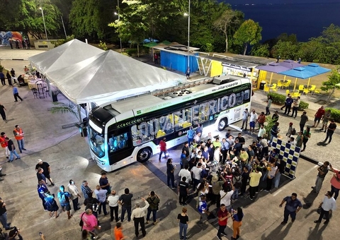 Novos ônibus convencionais e elétrico são entregues em Manaus 
