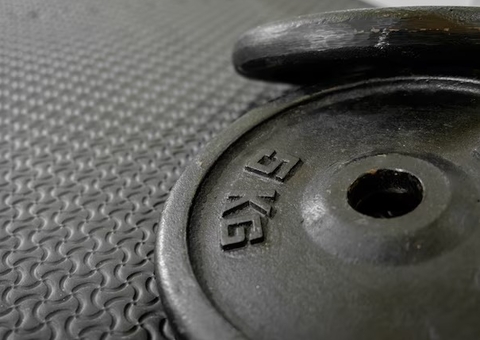 Personal passa por cirurgia ao prender pênis em anilha