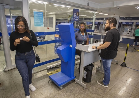 Lula sanciona Desenrola Brasil com limite para juros do cartão