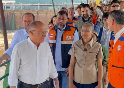 Geraldo Alckmin visita Porto de Manaus para avaliar seca do Rio Negro
