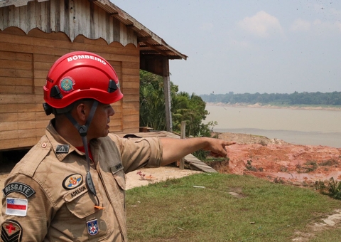 Margens do rio onde houve desbarrancamento em Beruri são analisadas
