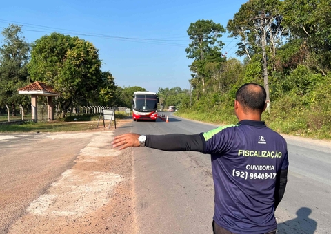 Motoristas de ônibus são multados em até R$ 4,6 mil por transporte ilegal de passageiros na AM-010
