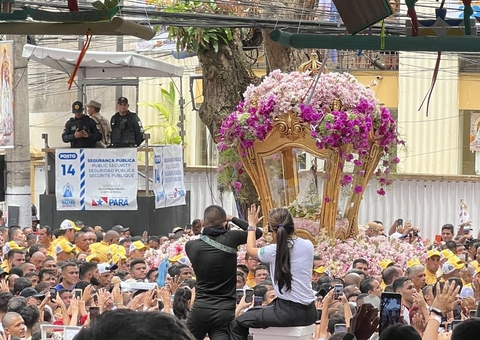 Círio de Nazaré leva multidão às ruas de Belém