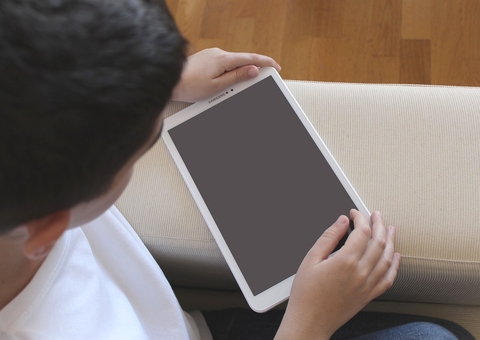 Governo abre consulta pública sobre efeitos do uso de telas por jovens