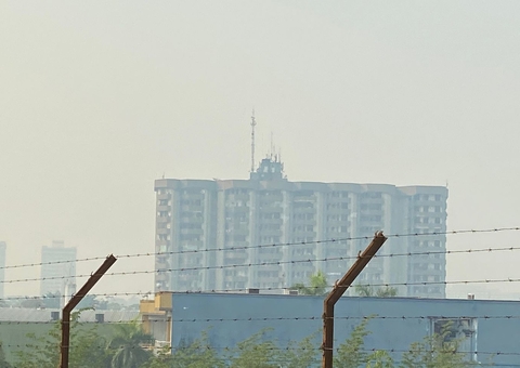 Falta de ar e olhos ardendo, manauaras sofrem com fumaça: 'beira o insuportável'