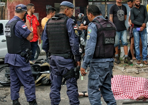 Motociclista morre ao colidir violentamente contra carro em Manaus