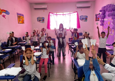 Alunos de quiropraxia e fisioterapia realizam ação de saúde em escola de Manaus