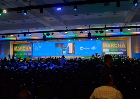 MPAM pede condenação de prefeito e vereadores por gastos desnecessários em viagem a Brasília 