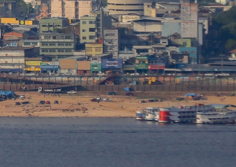 Vereador cobra retirada de lixo em praias que surgiram com seca do Rio Negro em Manaus