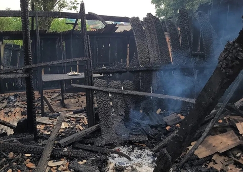 Homem incendeia casa com ex-mulher e amigas dentro