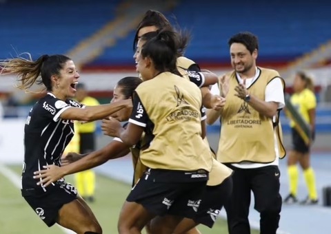 Corinthians deslancha no fim, goleia e vai à semi da Libertadores feminina