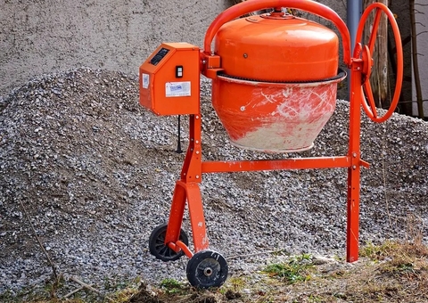 Trabalhador morre eletrocutado ao cortar fio de betoneira com dente