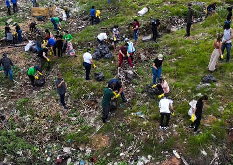 Grupo de voluntários recolhe 10 toneladas de lixo de orla em Manaus