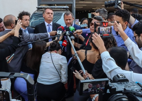 Bolsonaro vai à PF, mas não presta depoimento
