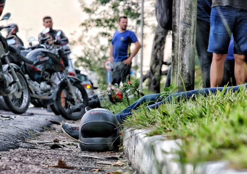 Motociclista por app e passageira morrem em acidente na Estrada do Aeroporto de Manaus