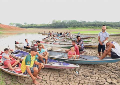 Moradores de Autazes recebem ajuda humanitária em meio à seca histórica