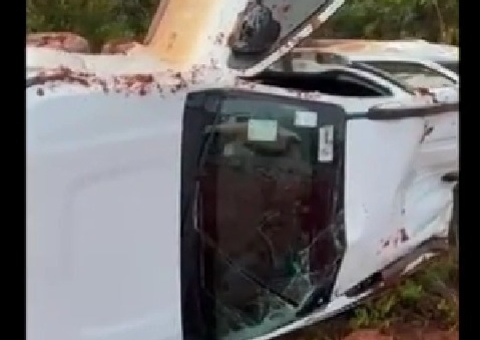 Vereador sofre acidente de carro na BR-319 a caminho de Manaus; vídeo