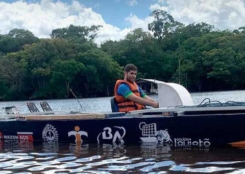 Destaque Amazonas afora, alunos da UEA apresentam barco movido à energia solar