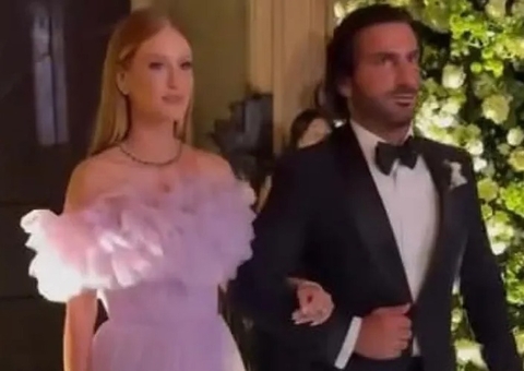  Marina Ruy Barbosa fica noiva de empresário após 3 meses de namoro