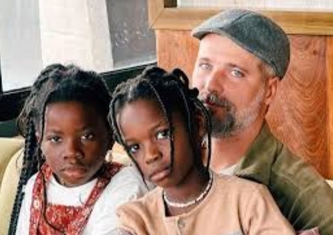 Bruno Gagliasso mostra encontro dos filhos com Vini Jr