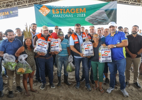 58 mil cestas básicas são entregues a famílias isoladas pela seca no Amazonas