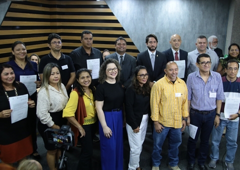 CMM empossa 14 novos servidores aprovados no concurso de 2003