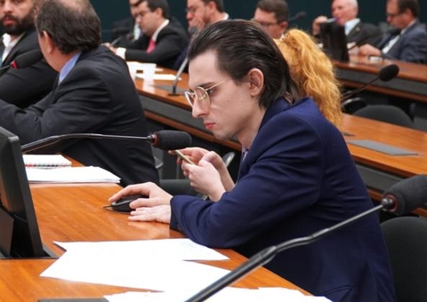 Proposta que prevê remoção de medidores aéreos de energia avança na Câmara