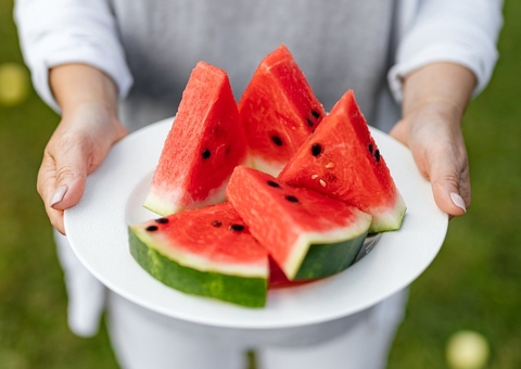 Melancia é estimulante sexual natural; especialista explica