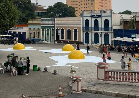 Ovos fritos gigantes são expostos no Largo São Sebastião em Manaus; entenda