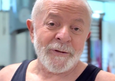 Lula posta vídeo chutando bola e malhando um mês após cirurgia no quadril