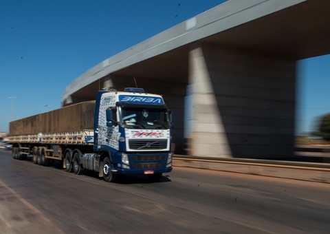 Lula veta lei que cortava adicional de periculosidade para motorista de caminhão com tanque extra