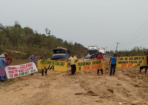 BR-319 segue bloqueada por manifestantes que fazem exigências